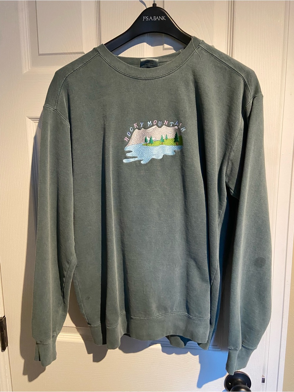Embroidered Rocky Mountain crewneck